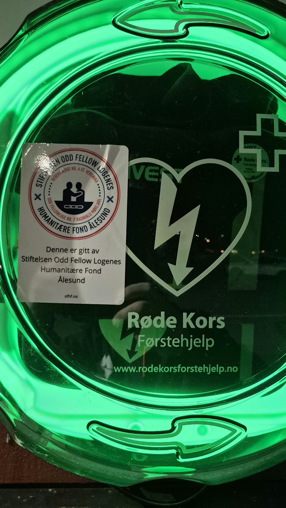 Nye hjertestartere på plass i turområdene i Spjelkavika ❤️